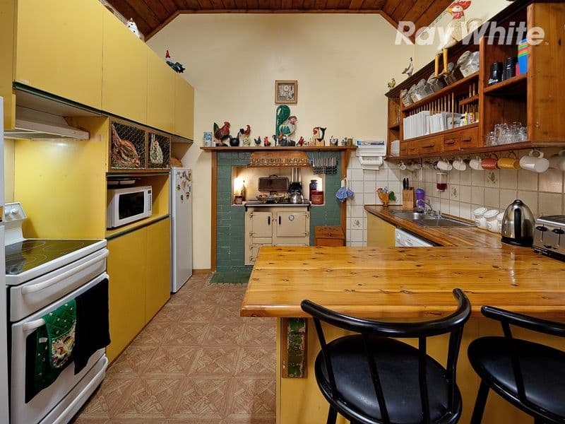 16 Akuna Avenue, TALLANGATTA VIC 3700, Tallangatta - Thumbnail 2