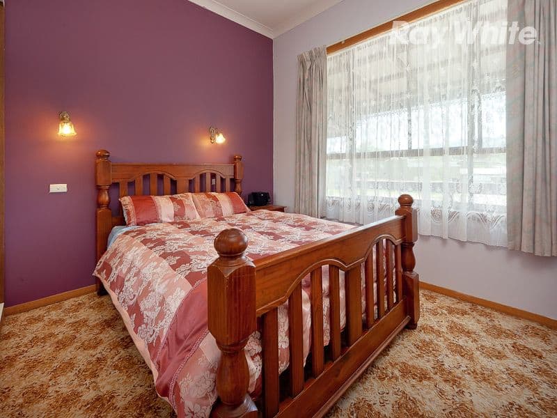 16 Akuna Avenue, TALLANGATTA VIC 3700, Tallangatta - Thumbnail 8