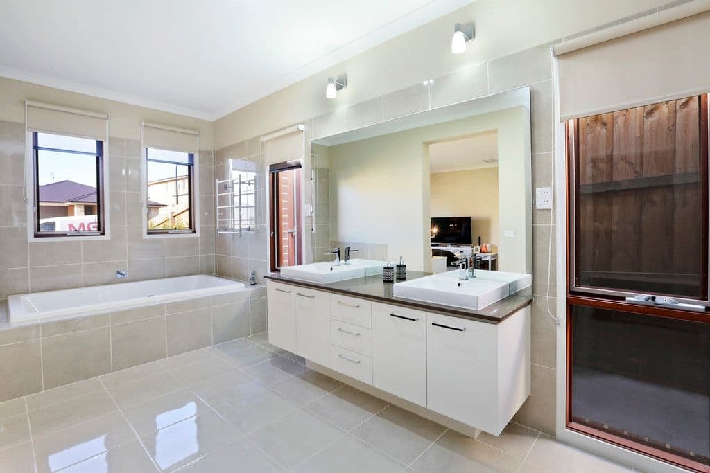 18 Woolondoon Drive, Highton VIC 3216, Highton - Thumbnail 4