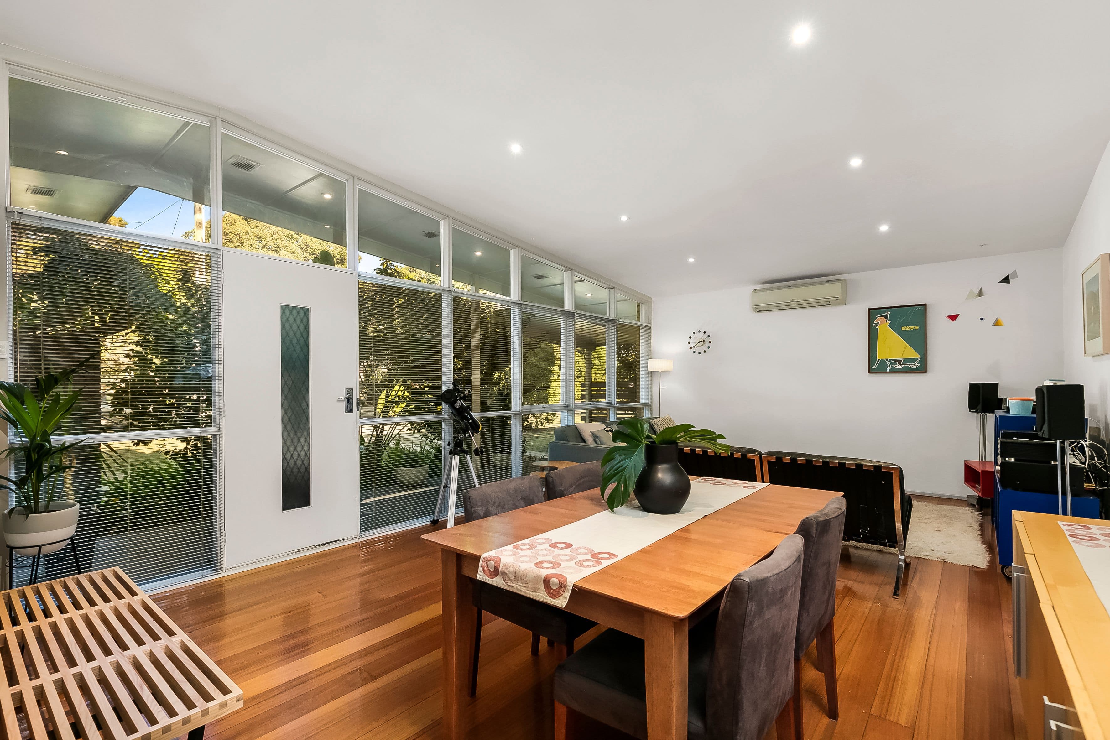 1 Woodlea Drive, Glen Waverley VIC 3150, Glen Waverley - Thumbnail 2