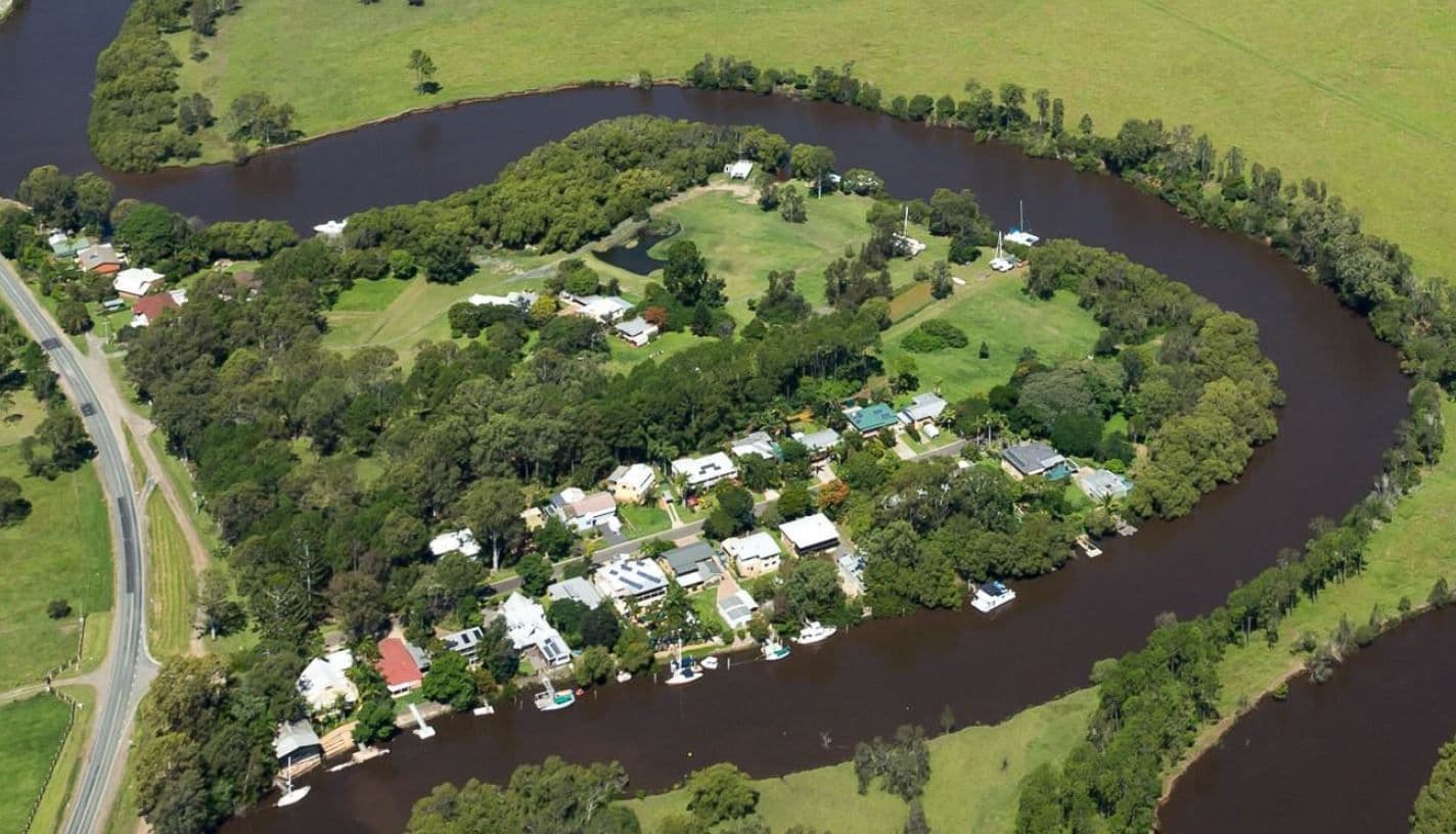 373 Beachmere Road, Beachmere QLD 4510, Beachmere - Thumbnail 2