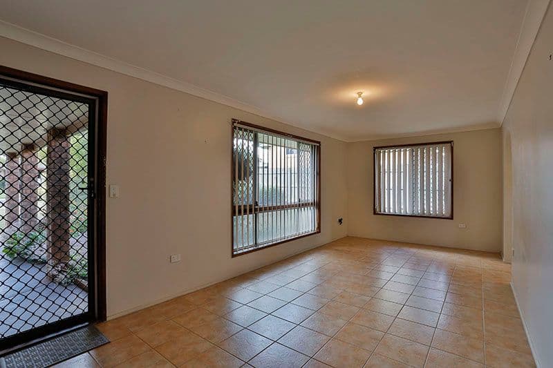 28 Hinkler Crescent, WILSONTON QLD 4350, Wilsonton - Thumbnail 2