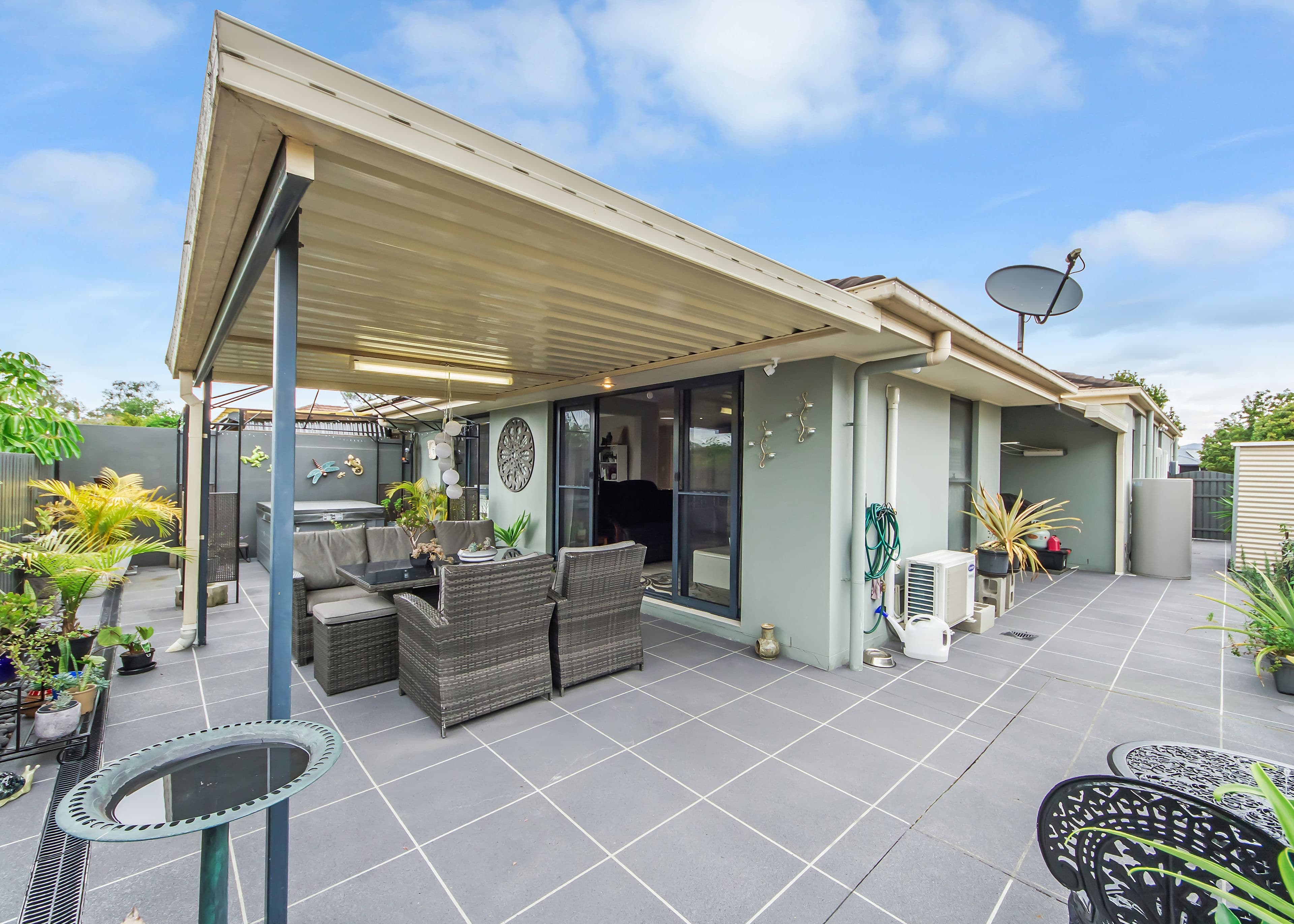 12 Rhiannon Drive, Ashmore QLD 4214, Ashmore - Thumbnail 2