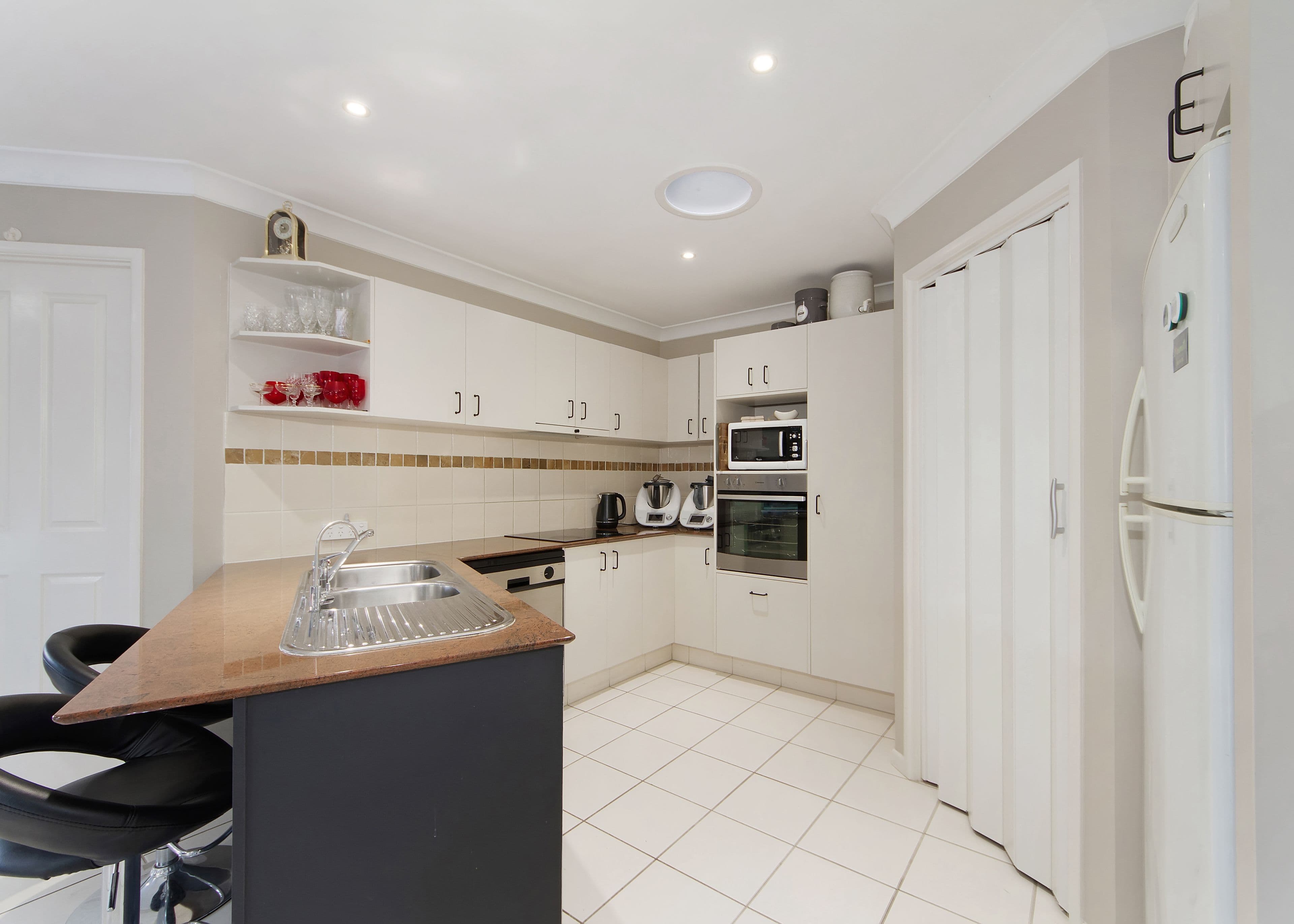 12 Rhiannon Drive, Ashmore QLD 4214, Ashmore - Thumbnail 4