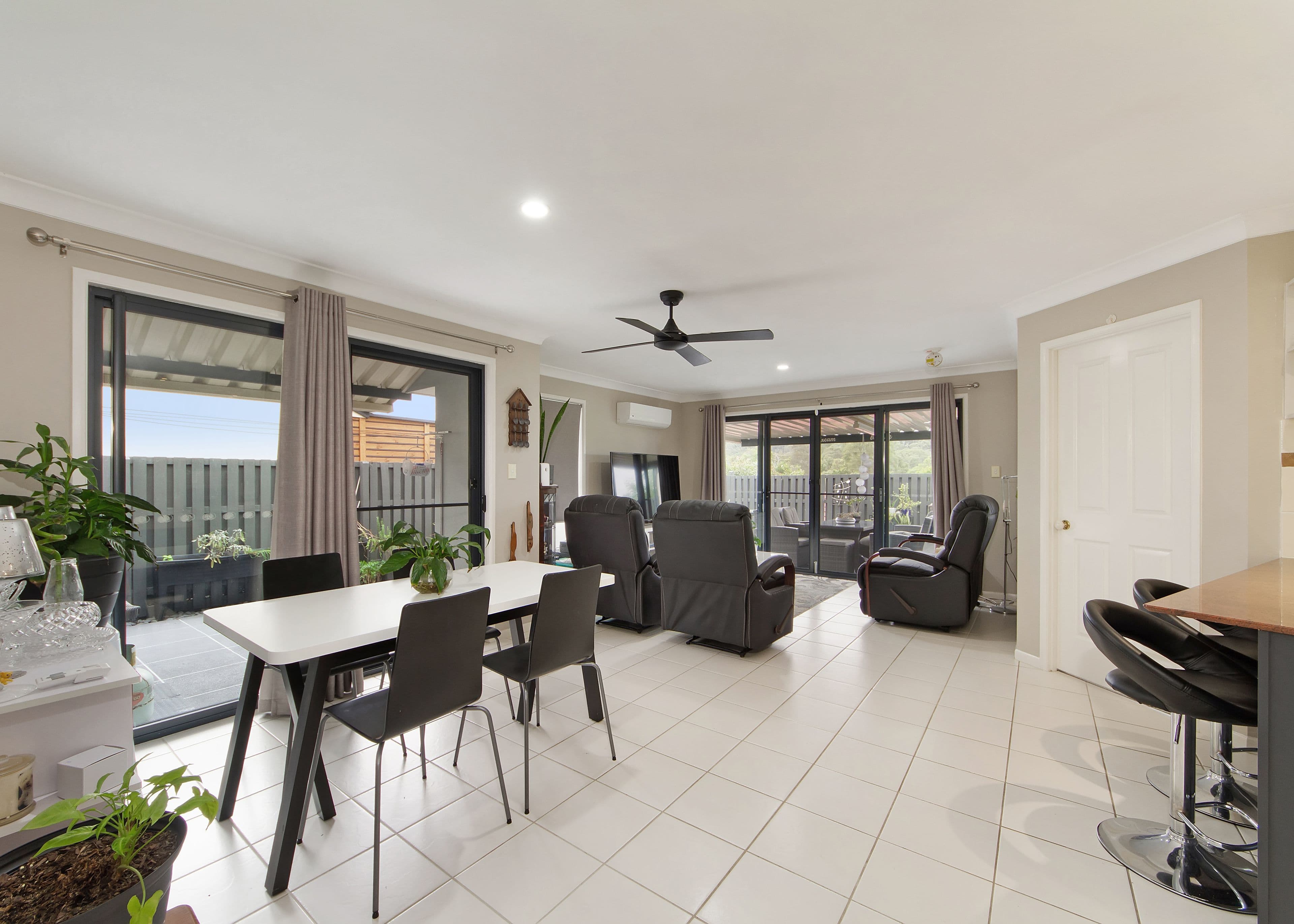 12 Rhiannon Drive, Ashmore QLD 4214, Ashmore - Thumbnail 5