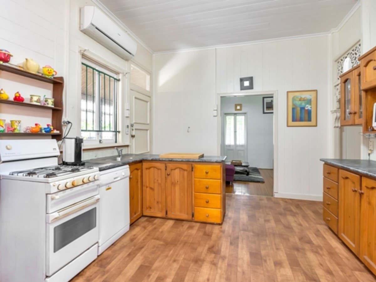 17 Bowen Street, WOODEND QLD 4305, Woodend - Thumbnail 6