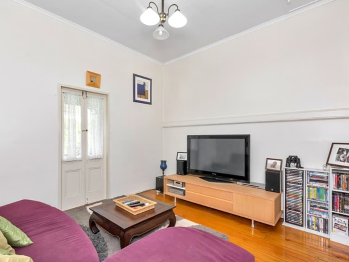 17 Bowen Street, WOODEND QLD 4305, Woodend - Thumbnail 7