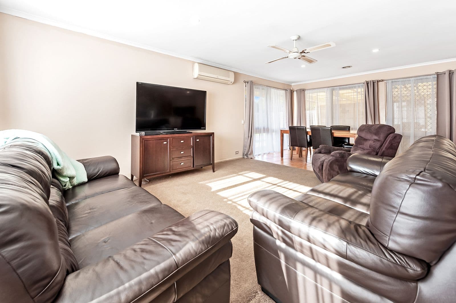 17 Axminster Drive, Craigieburn VIC 3064, Craigieburn - Thumbnail 4