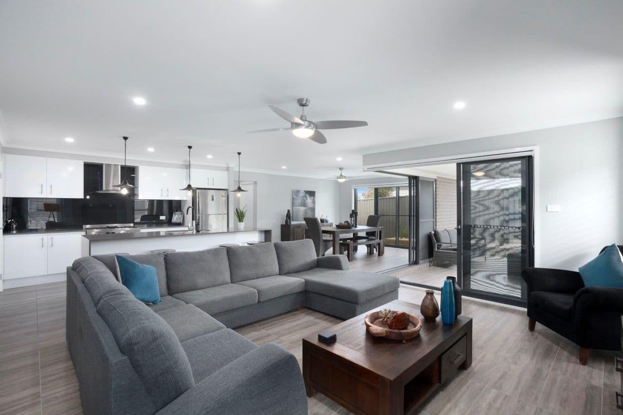 3 Tallawarra Crescent, Haywards Bay - Thumbnail 2