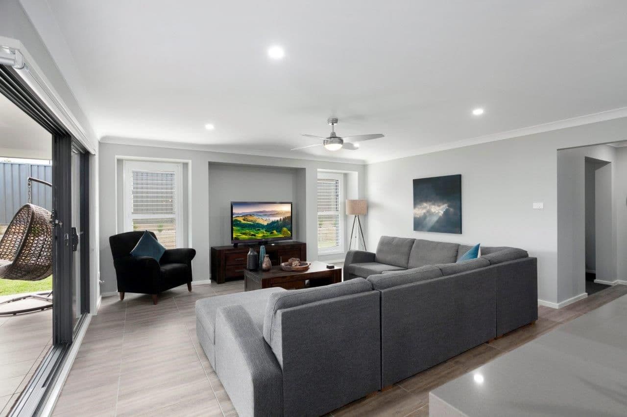 3 Tallawarra Crescent, Haywards Bay - Thumbnail 3