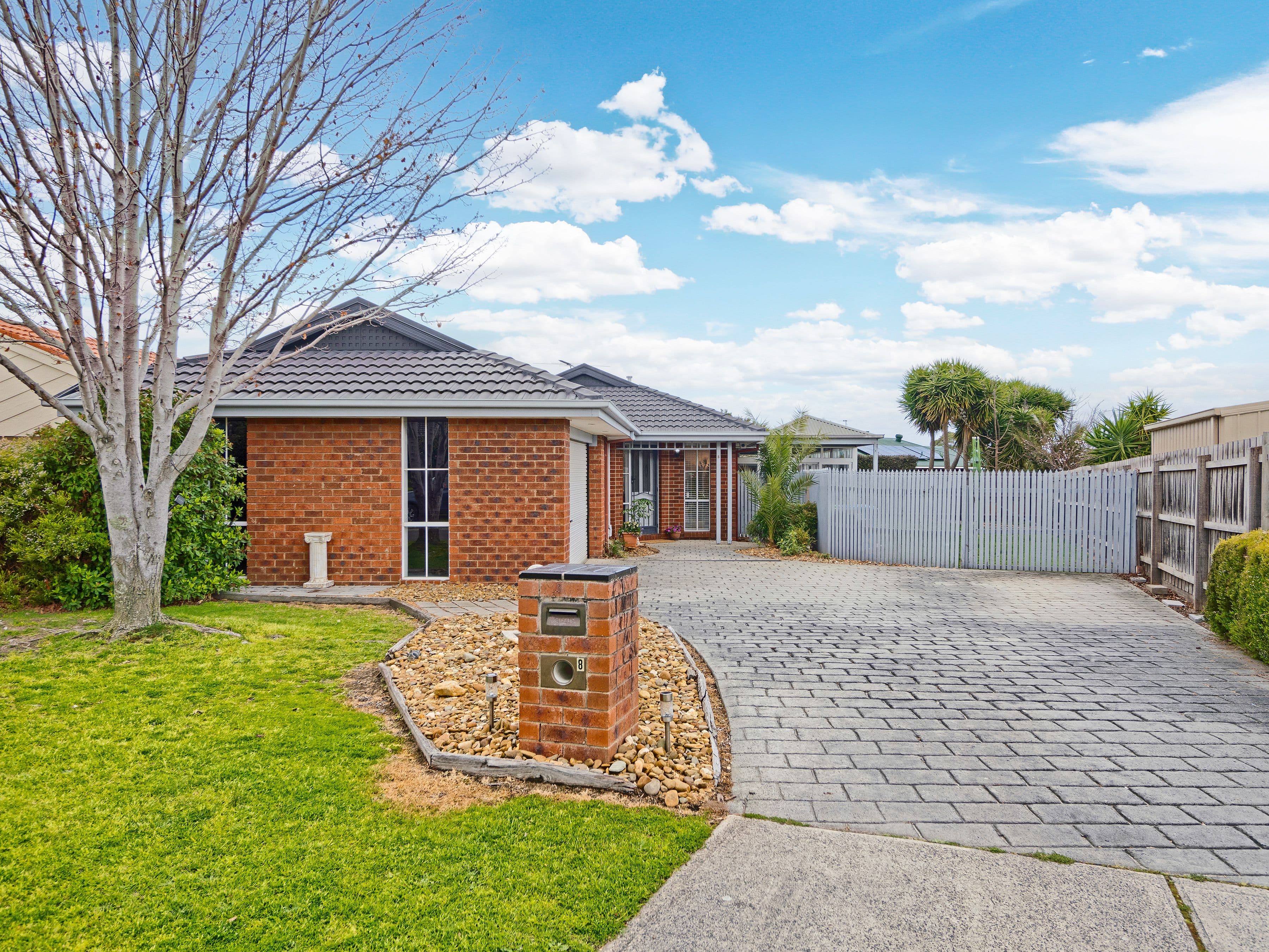 8 Vincent Court, Cranbourne North VIC 3977, Cranbourne North - Thumbnail 2