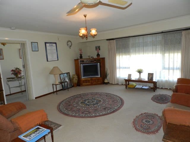 8 Westbrook Avenue, LOXTON SA 5333, Loxton - Thumbnail 2
