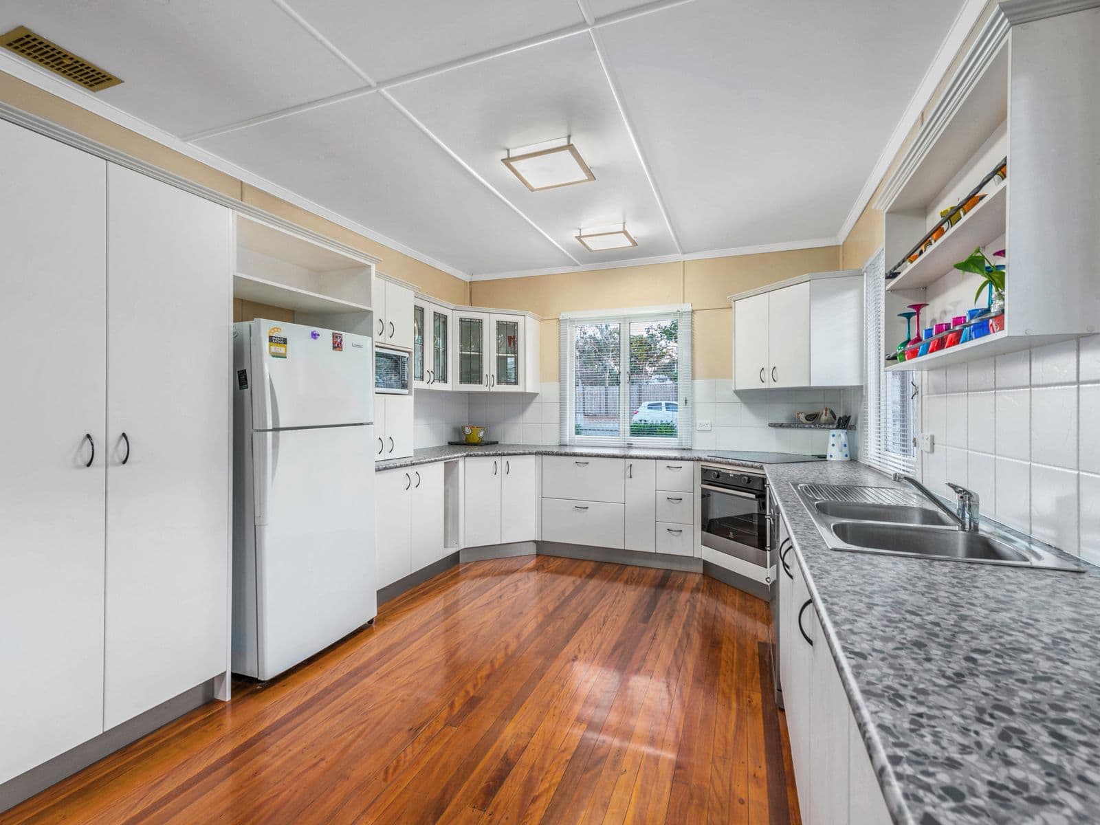 11 Kenneth Street, Coorparoo QLD 4151, Coorparoo - Thumbnail 2