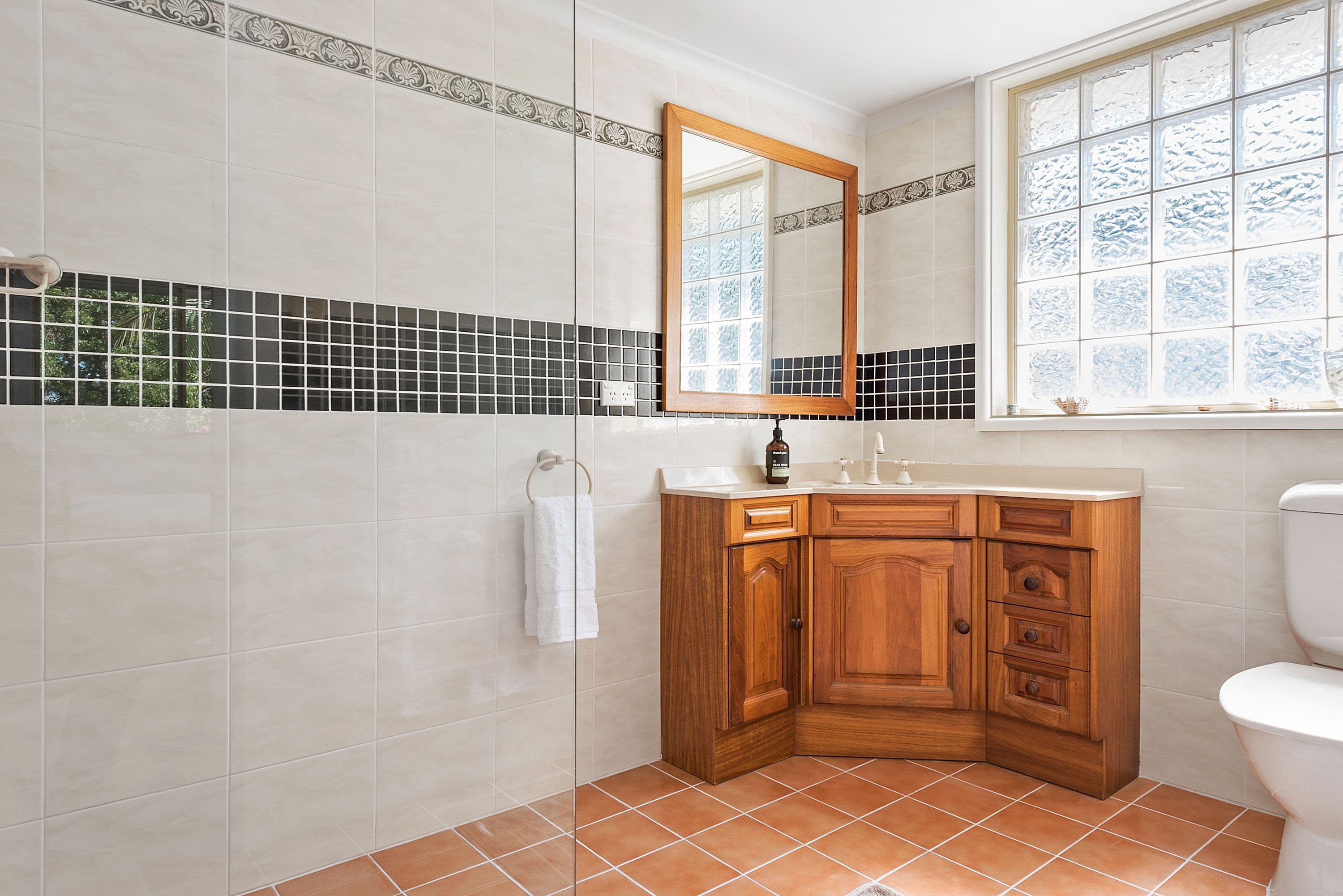 16 Margaret Avenue, Hornsby Heights - Thumbnail 6