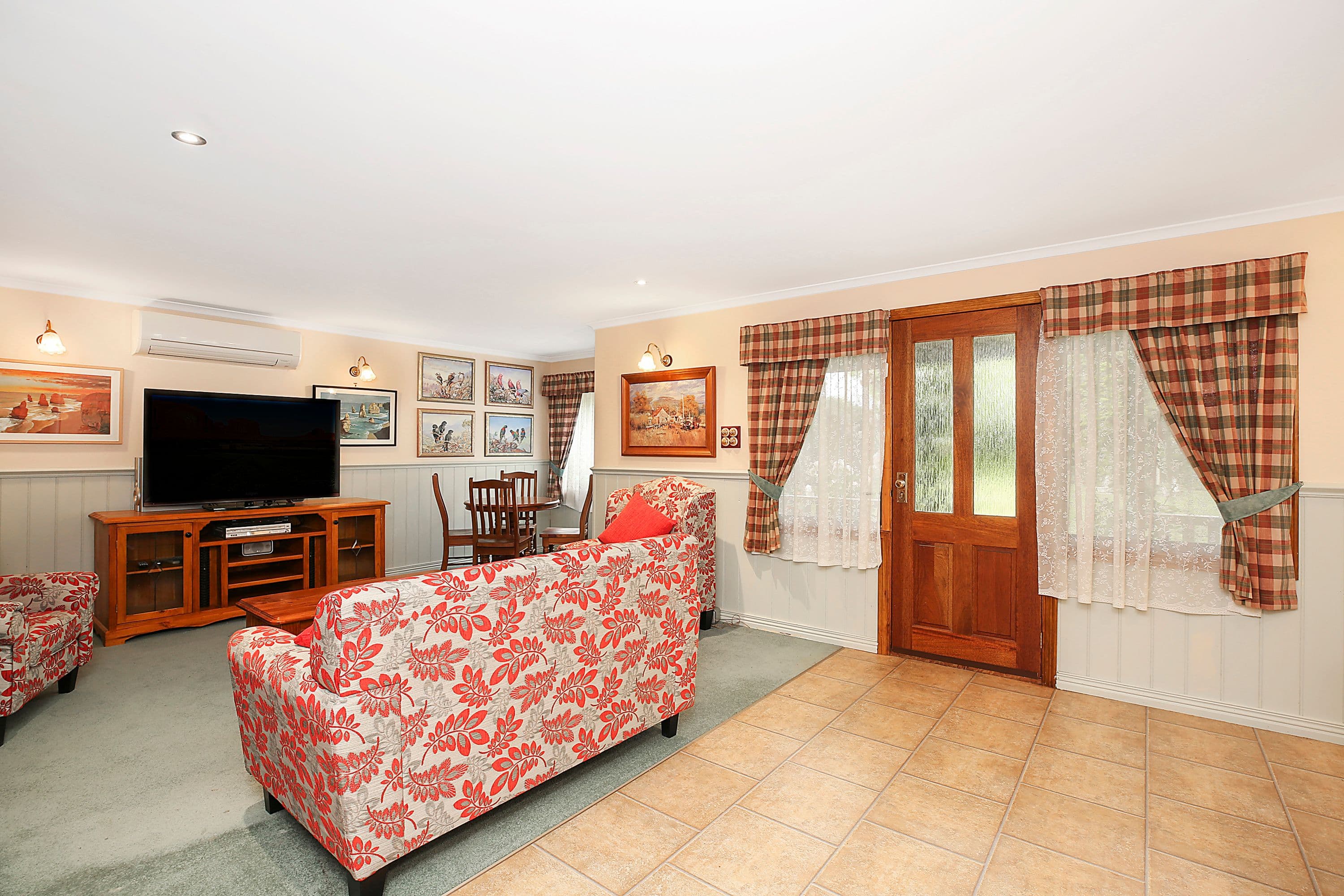 35 Parrott Street, Cobden VIC 3266, Cobden - Thumbnail 3