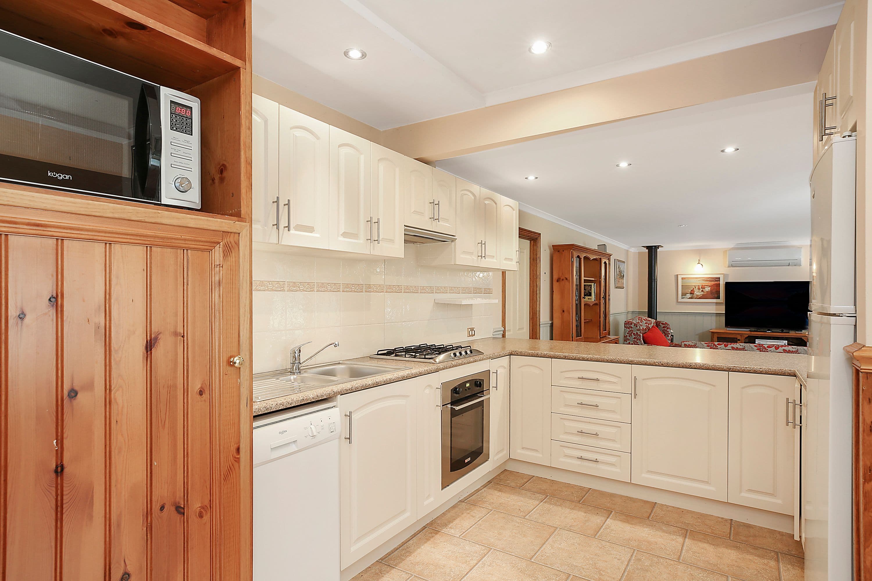 35 Parrott Street, Cobden VIC 3266, Cobden - Thumbnail 4