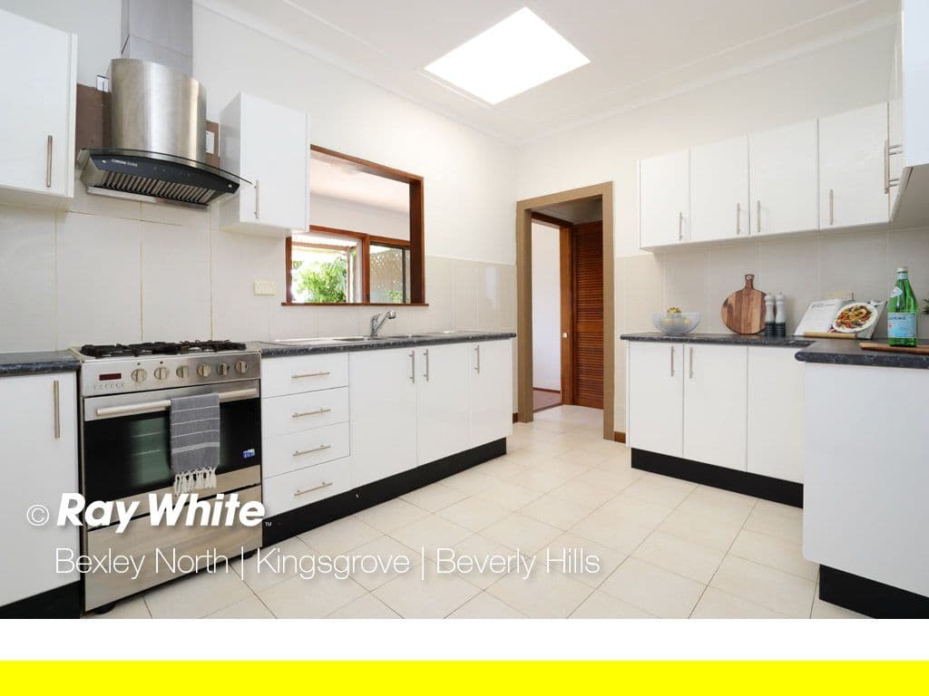 107 Moorefields Road, Roselands - Thumbnail 2