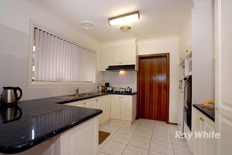 32 Lawrence Crescent, NOBLE PARK VIC 3174, Noble Park North - Thumbnail 2