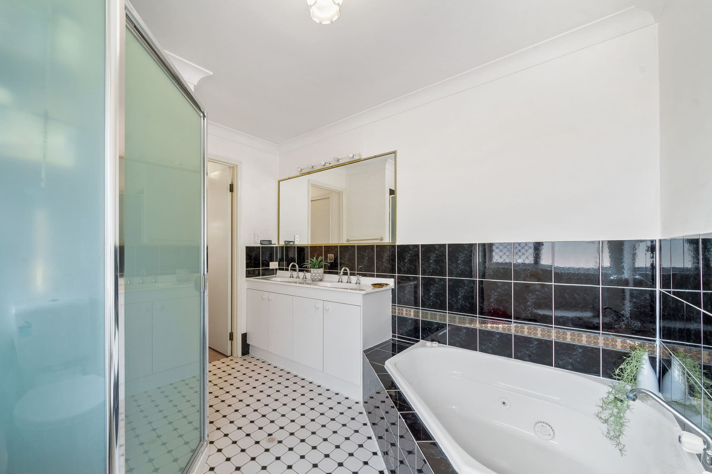 1 Delvin Court, Arana Hills QLD 4054, Arana Hills - Thumbnail 8