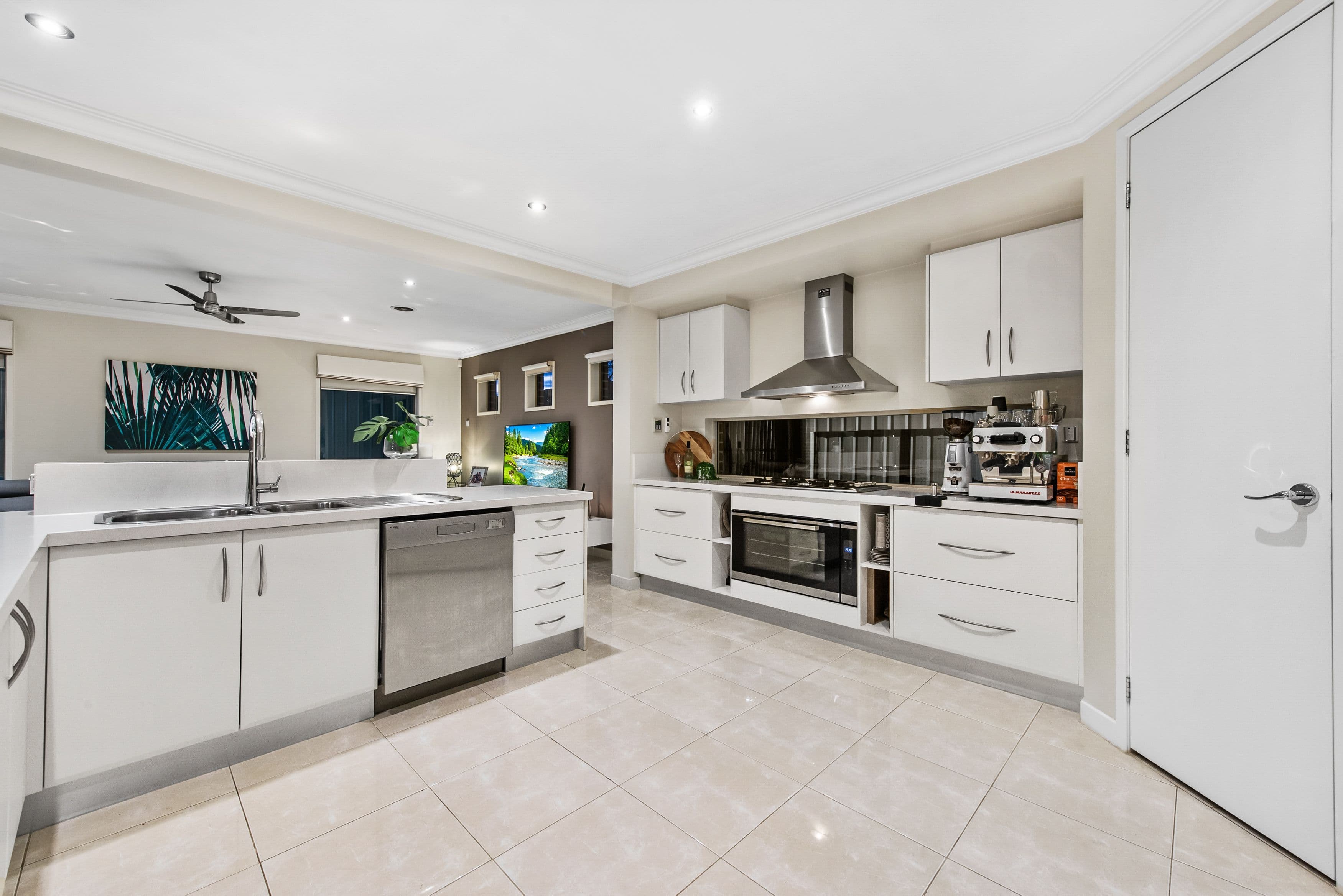 17 Glenelg Boulevard, Taylors Hill VIC 3037, Taylors Hill - Thumbnail 7