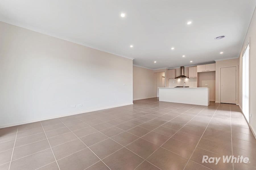 8 Arbourton Avenue, ROCKBANK VIC 3335, Rockbank - Thumbnail 2