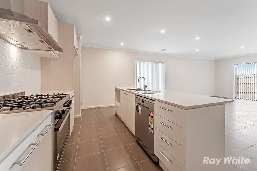 8 Arbourton Avenue, ROCKBANK VIC 3335, Rockbank - Thumbnail 4