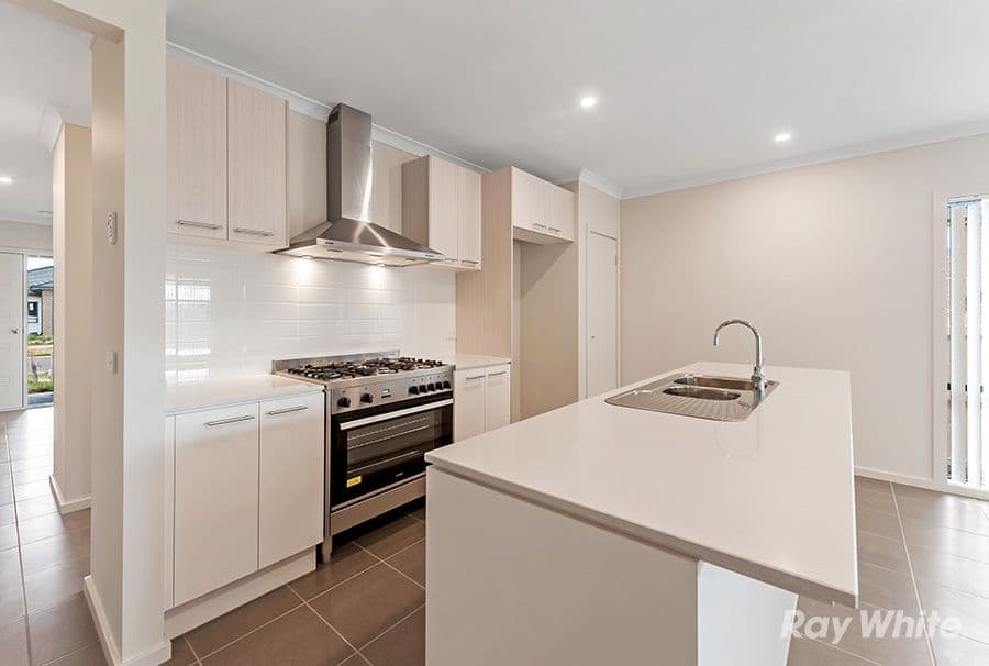8 Arbourton Avenue, ROCKBANK VIC 3335, Rockbank - Thumbnail 5