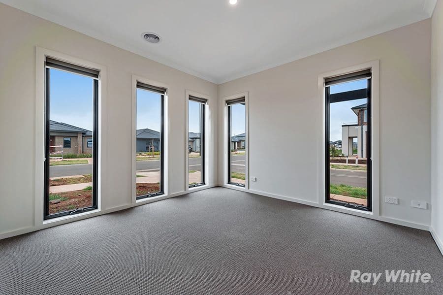 8 Arbourton Avenue, ROCKBANK VIC 3335, Rockbank - Thumbnail 6