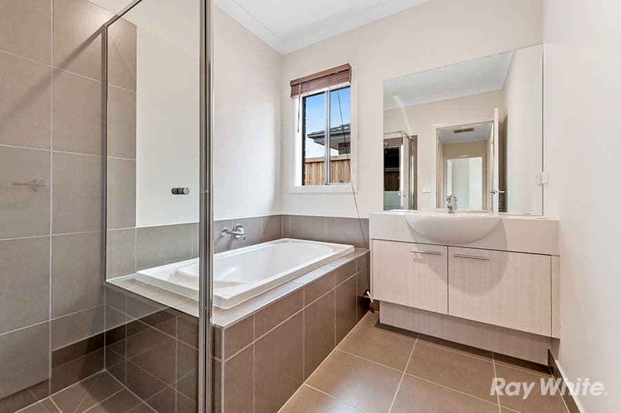 8 Arbourton Avenue, ROCKBANK VIC 3335, Rockbank - Thumbnail 8