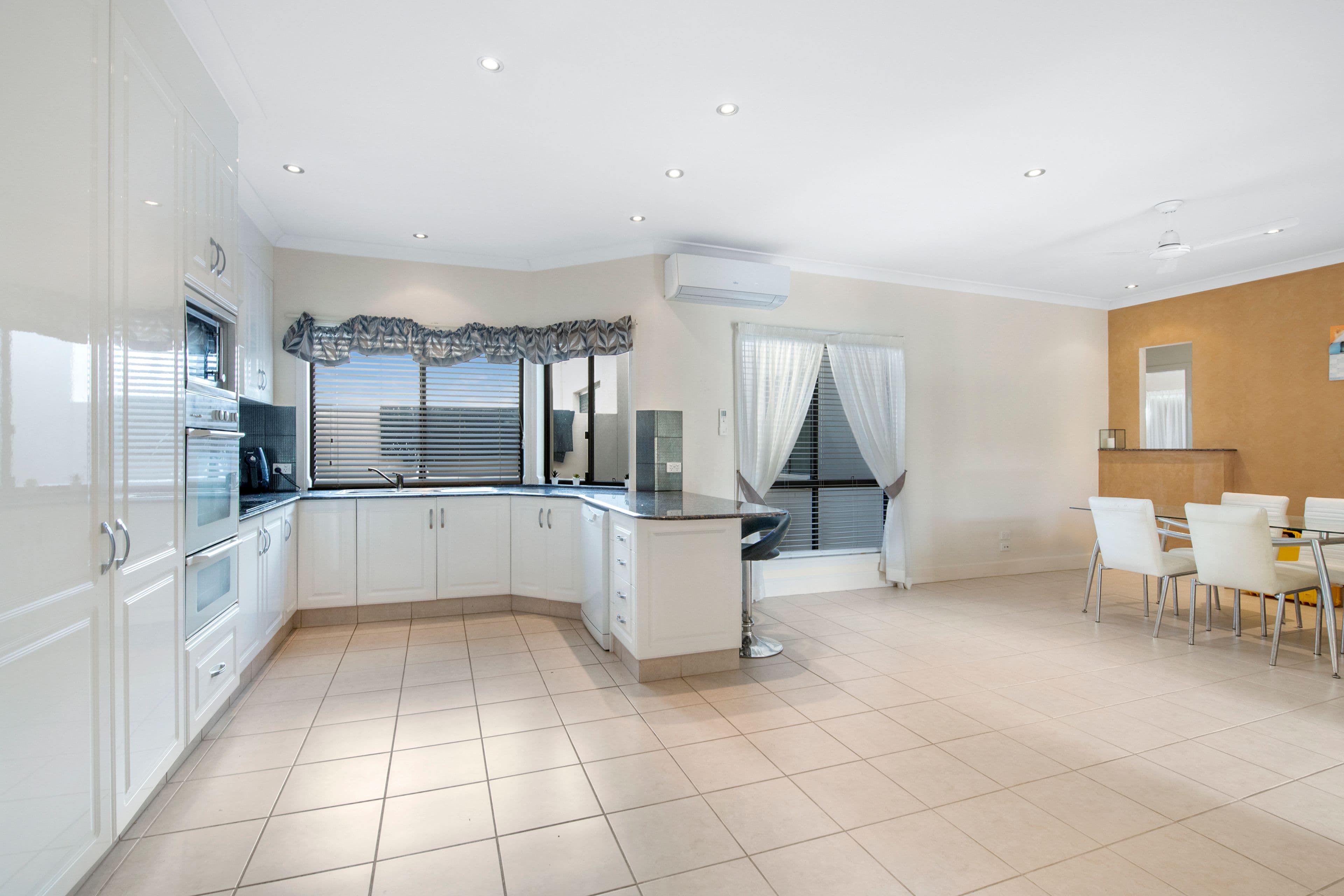 2 Renate Way, Benowa Waters QLD 4217, Benowa - Thumbnail 8