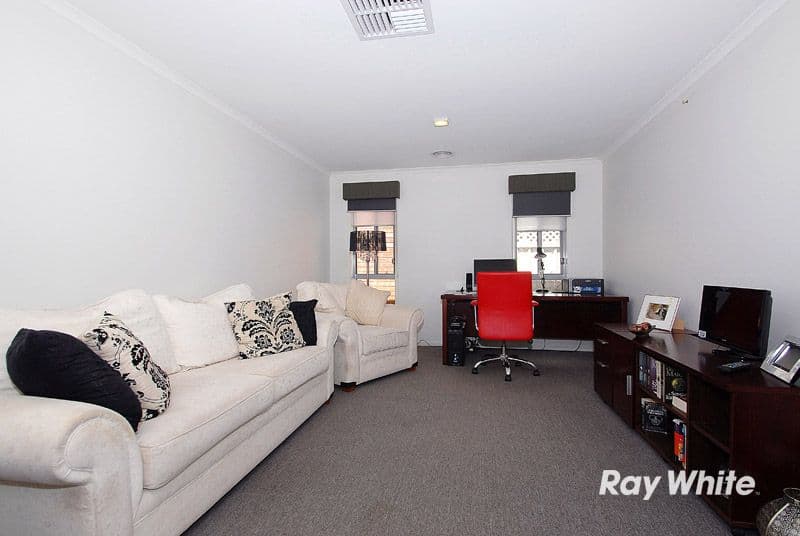 10 Weathertop Way, CRANBOURNE EAST VIC 3977, Cranbourne East - Thumbnail 2