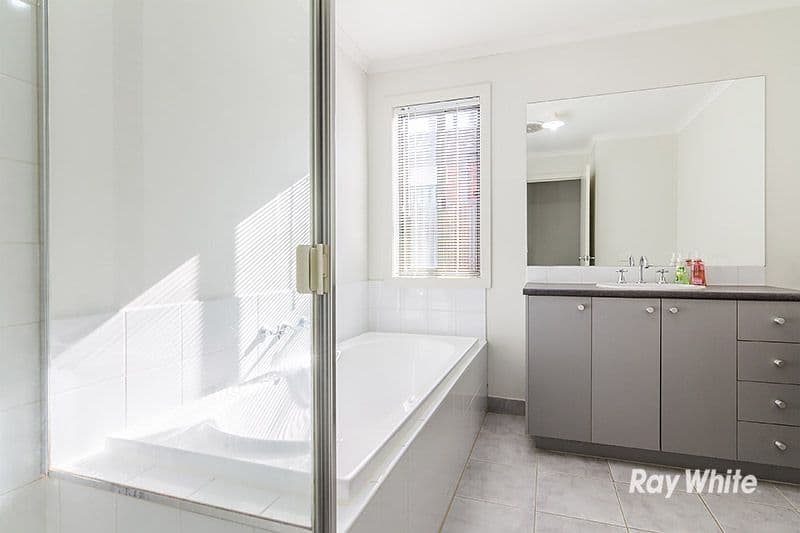18 Cherry Blossom Chase, Pakenham VIC 3810, Pakenham - Thumbnail 5