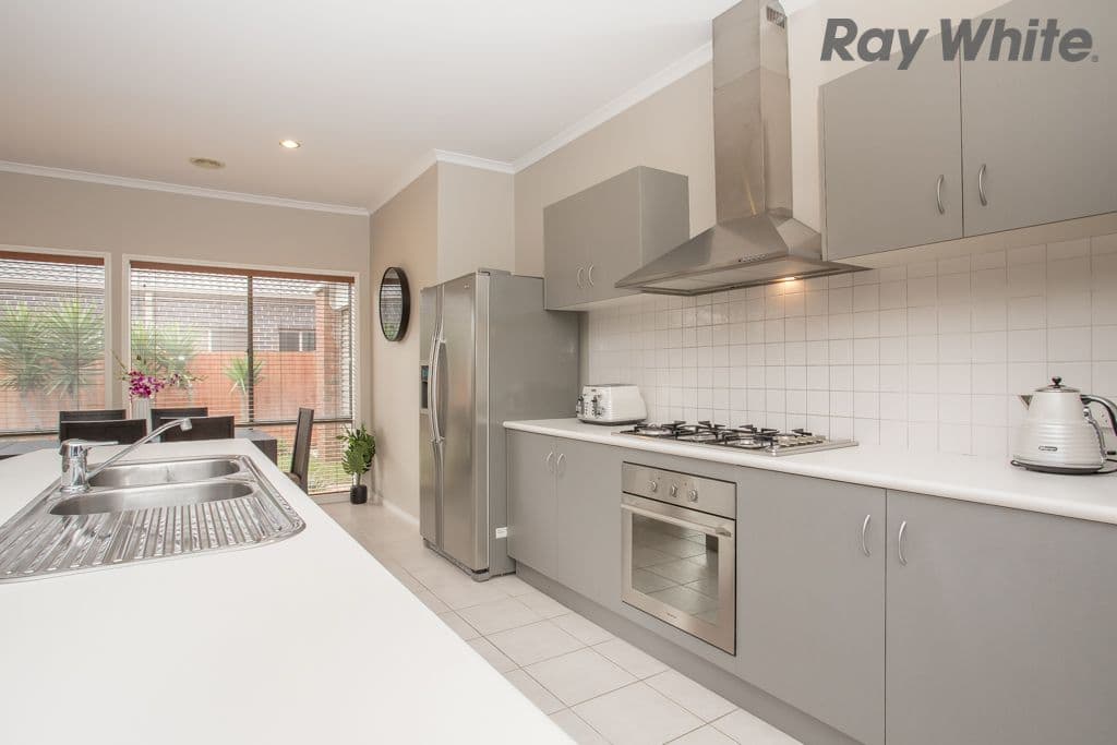 5 York Close, Taylors Hill VIC 3037, Taylors Hill - Thumbnail 2