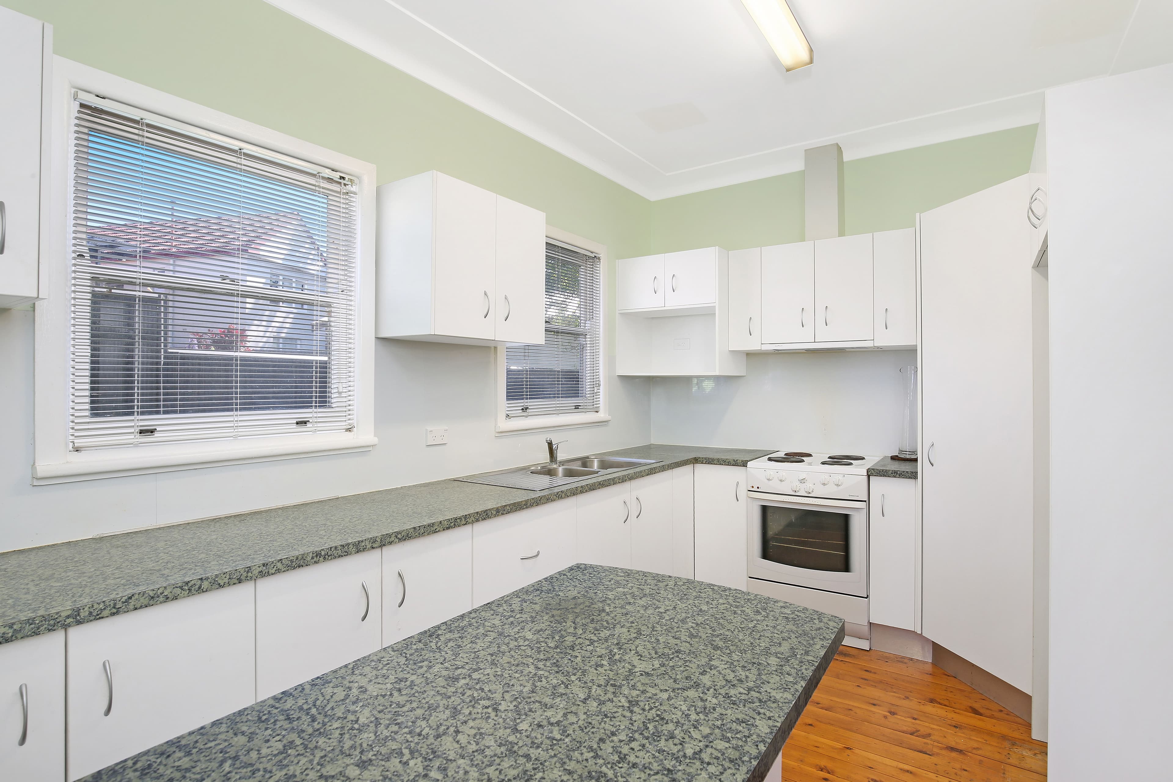 3 Booyong Street, West Wollongong NSW 2500, West Wollongong - Thumbnail 2