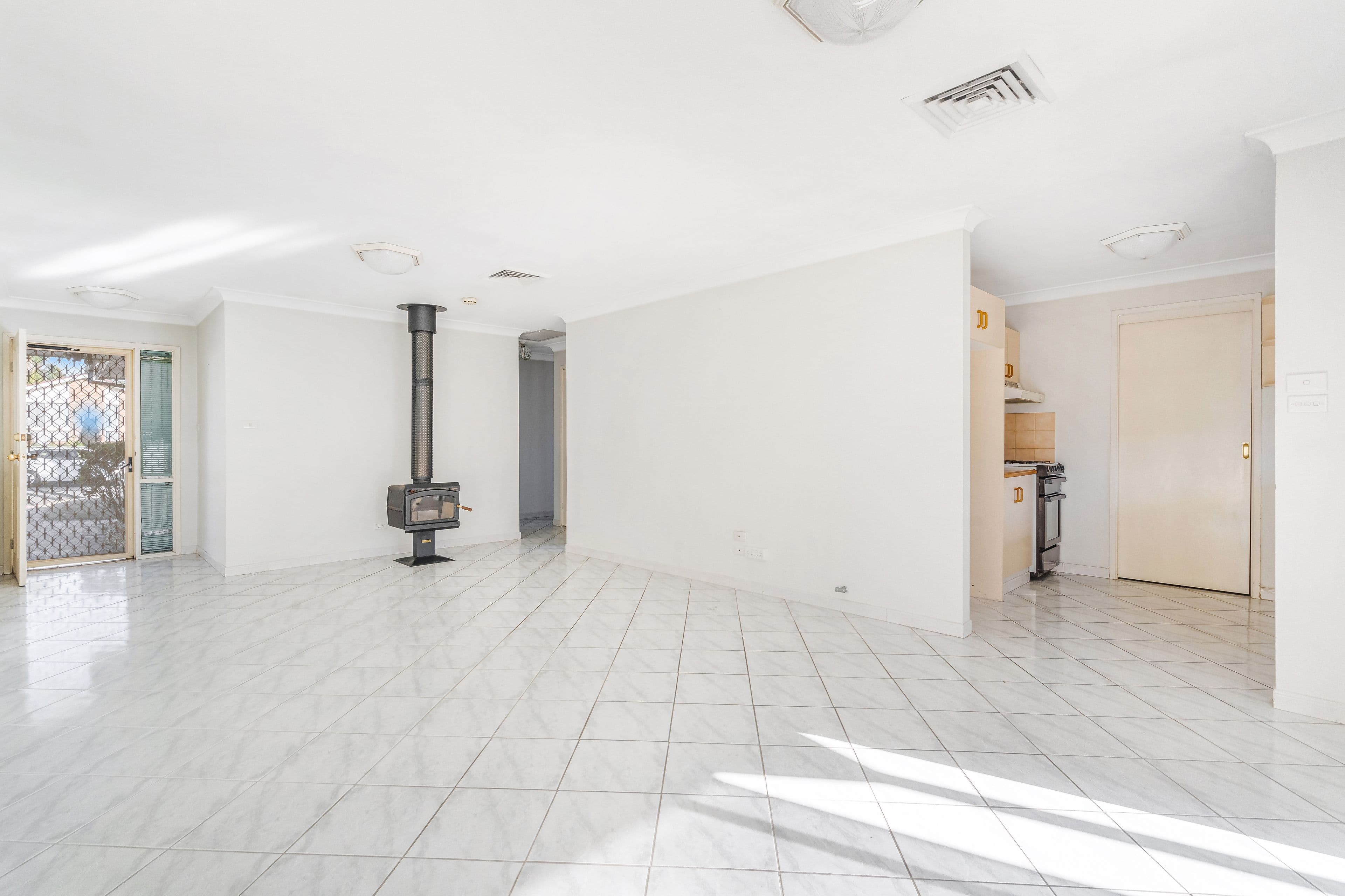 18 Arnold Avenue, Green Valley NSW 2168, Green Valley - Thumbnail 4