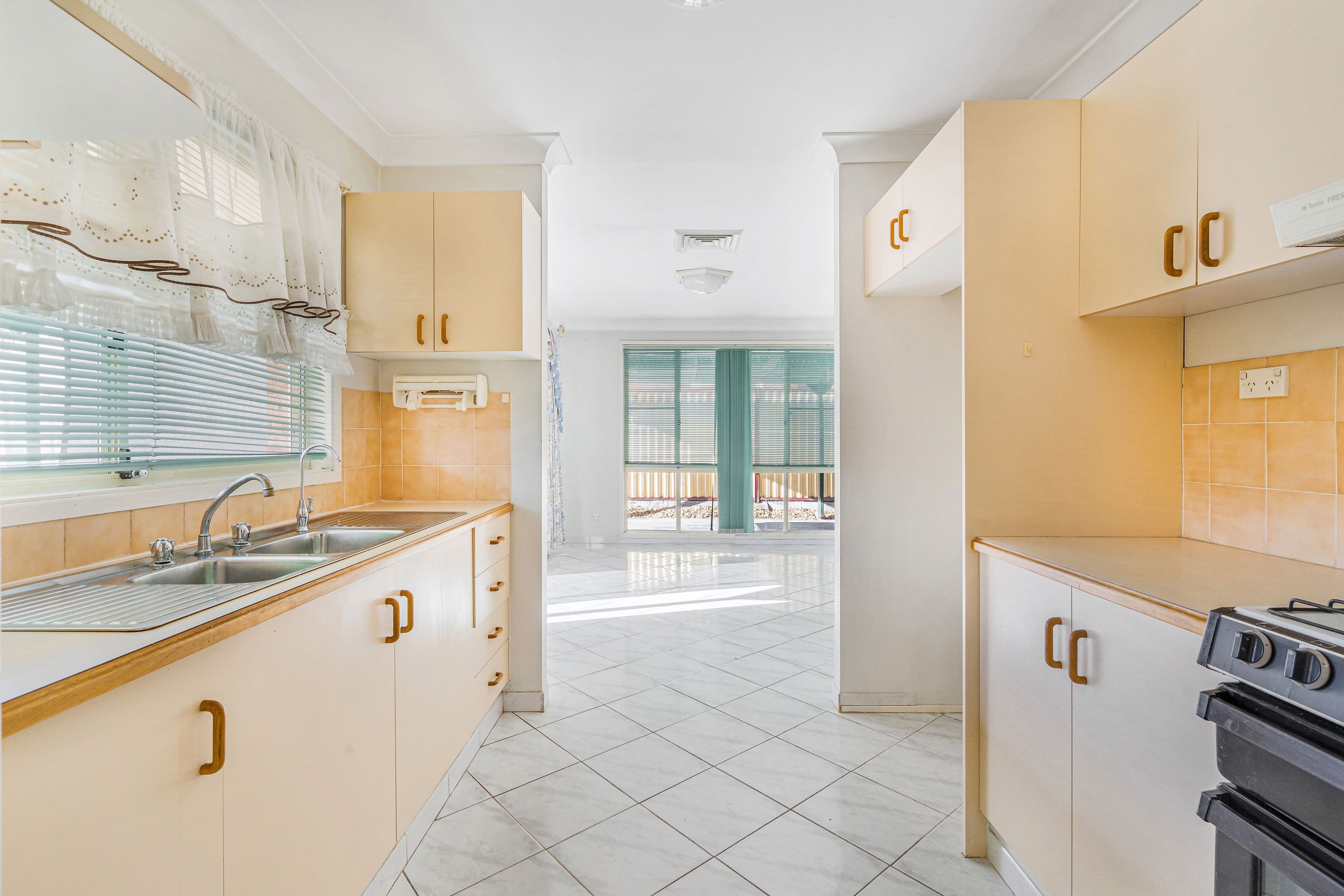 18 Arnold Avenue, Green Valley NSW 2168, Green Valley - Thumbnail 6