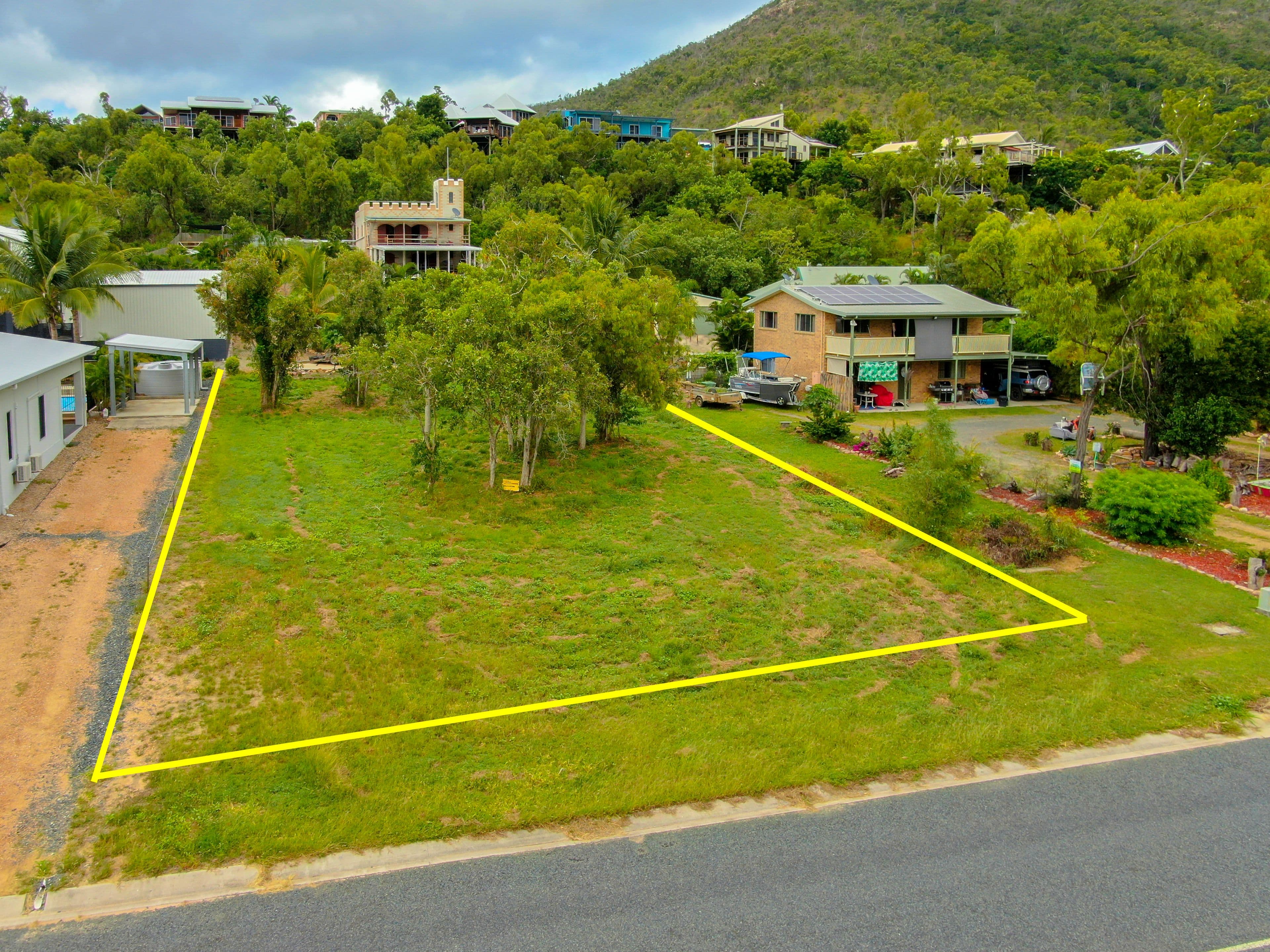 61 Gloucester Avenue, Hideaway Bay QLD 4800, Hideaway Bay - Thumbnail 3
