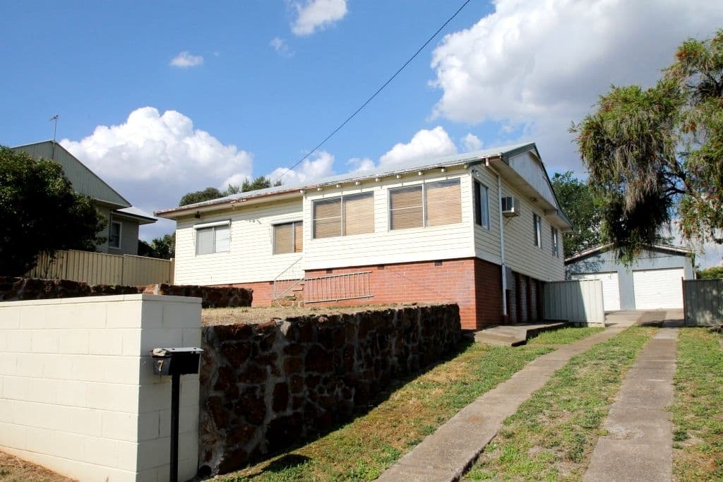 7 Hill Street, Quirindi - Image 1
