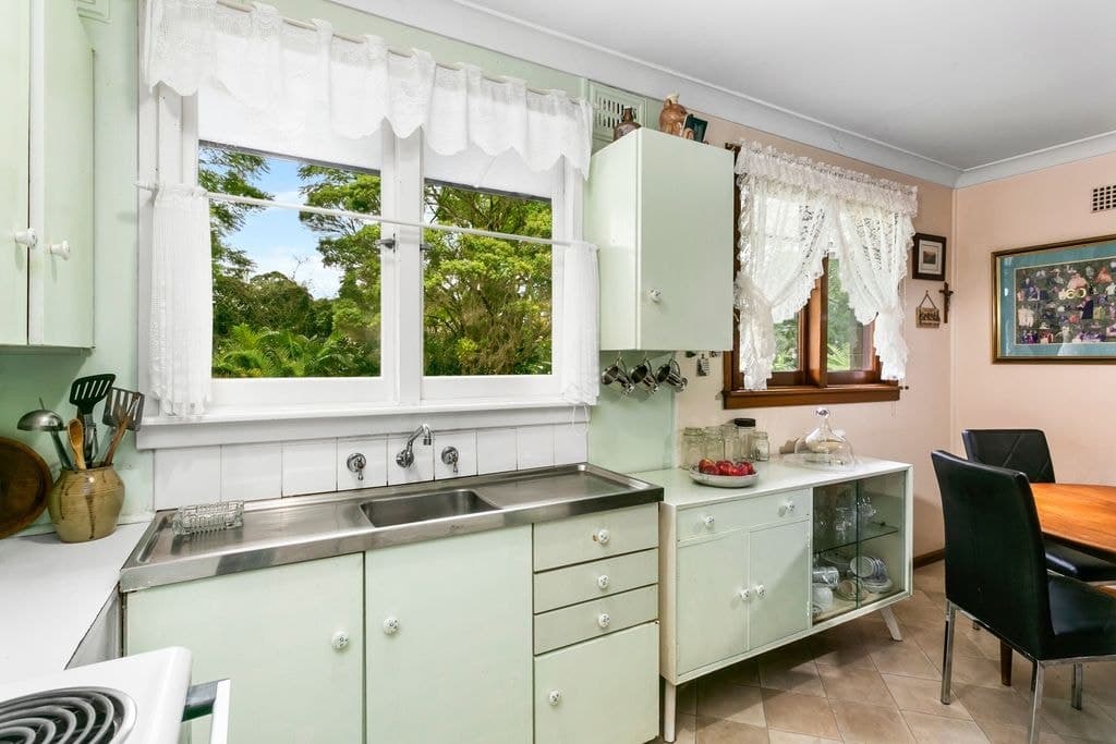 8 Charlotte Street, Dundas Valley - Thumbnail 4