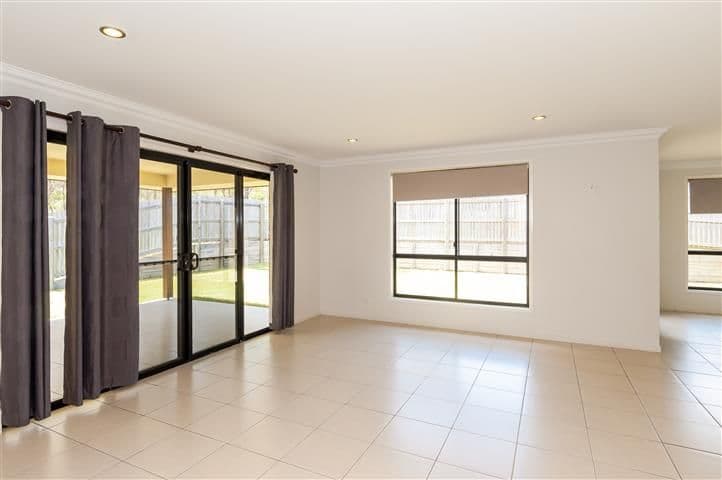 27 Grasstree Crescent, Kirkwood QLD 4680, Kirkwood - Thumbnail 3