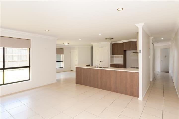 27 Grasstree Crescent, Kirkwood QLD 4680, Kirkwood - Thumbnail 5