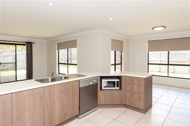 27 Grasstree Crescent, Kirkwood QLD 4680, Kirkwood - Thumbnail 6