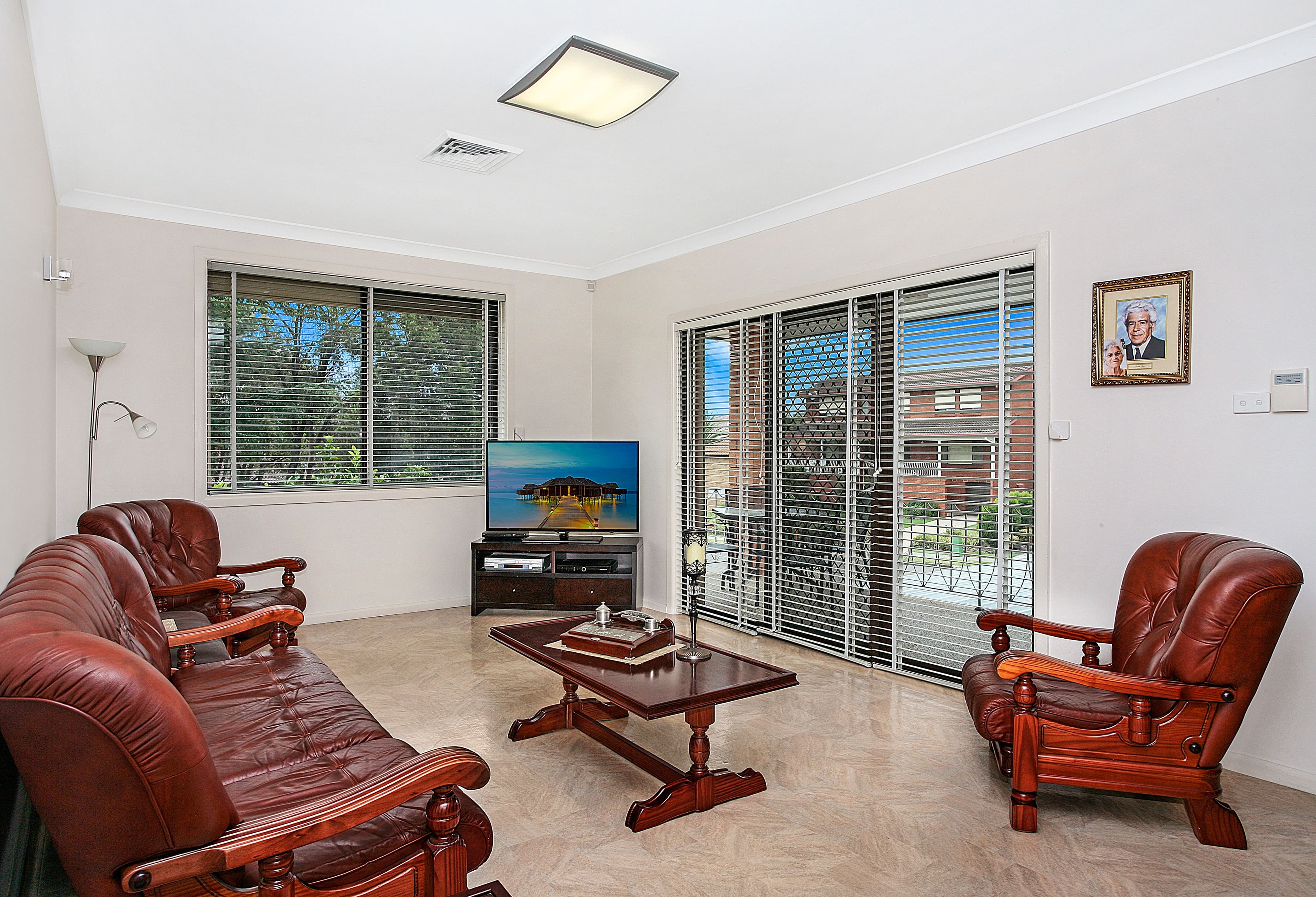 15 Piesley Street, Prairiewood - Thumbnail 2