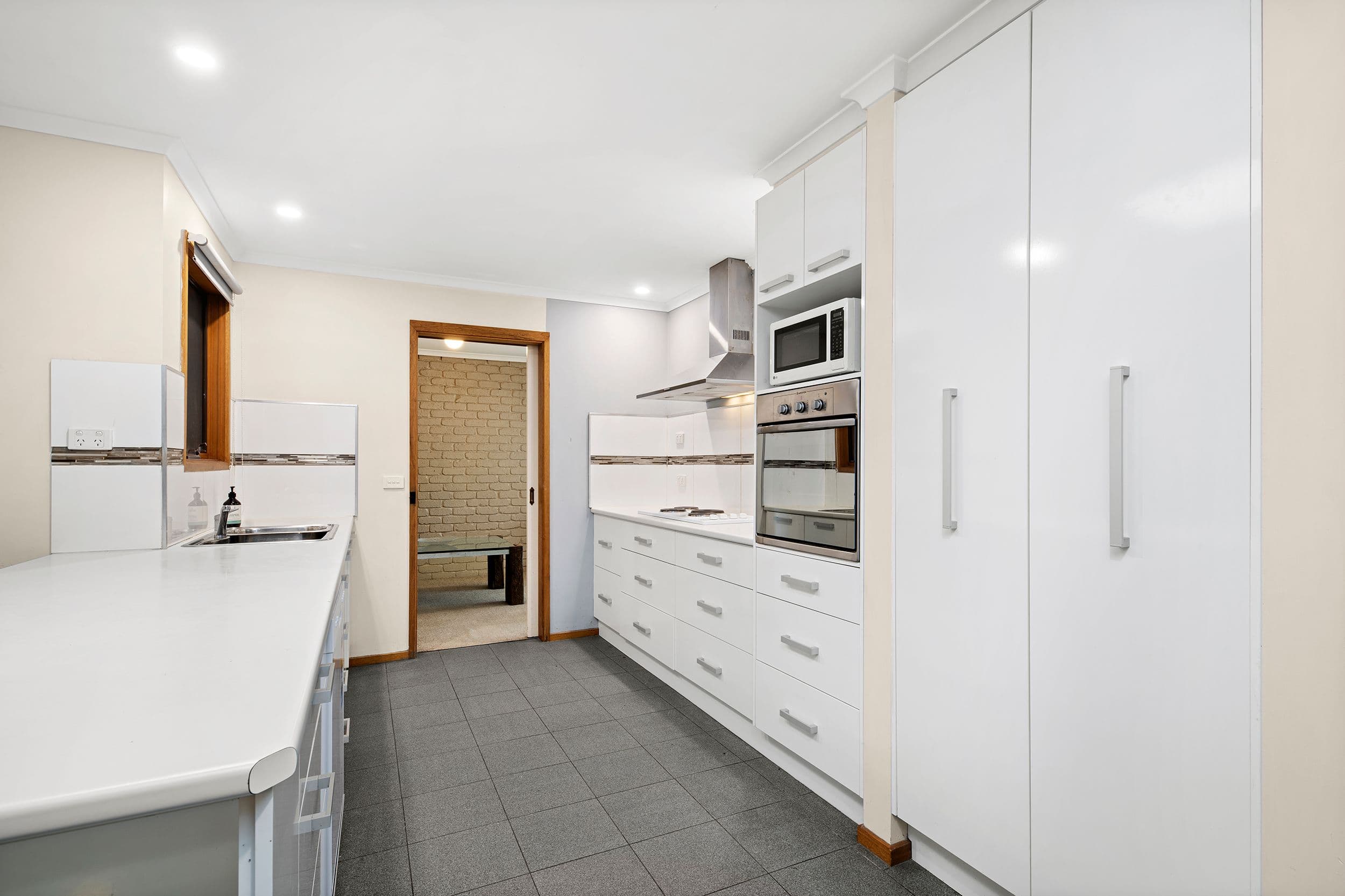 31 Ross Street, Heathcote VIC 3523, Heathcote - Thumbnail 2