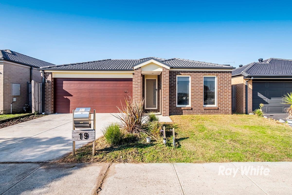 19 Red Poll Road, Cranbourne West VIC 3977, Cranbourne West - Image 1