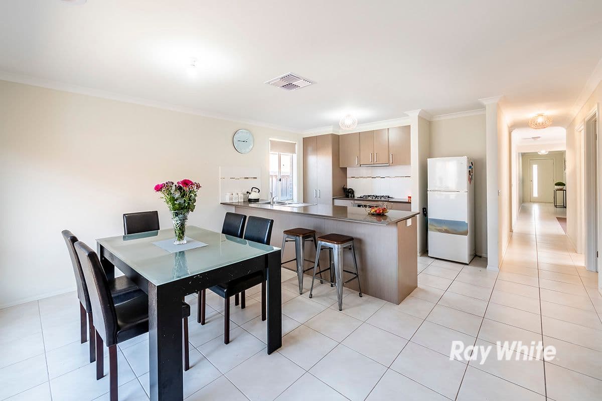 19 Red Poll Road, Cranbourne West VIC 3977, Cranbourne West - Thumbnail 4
