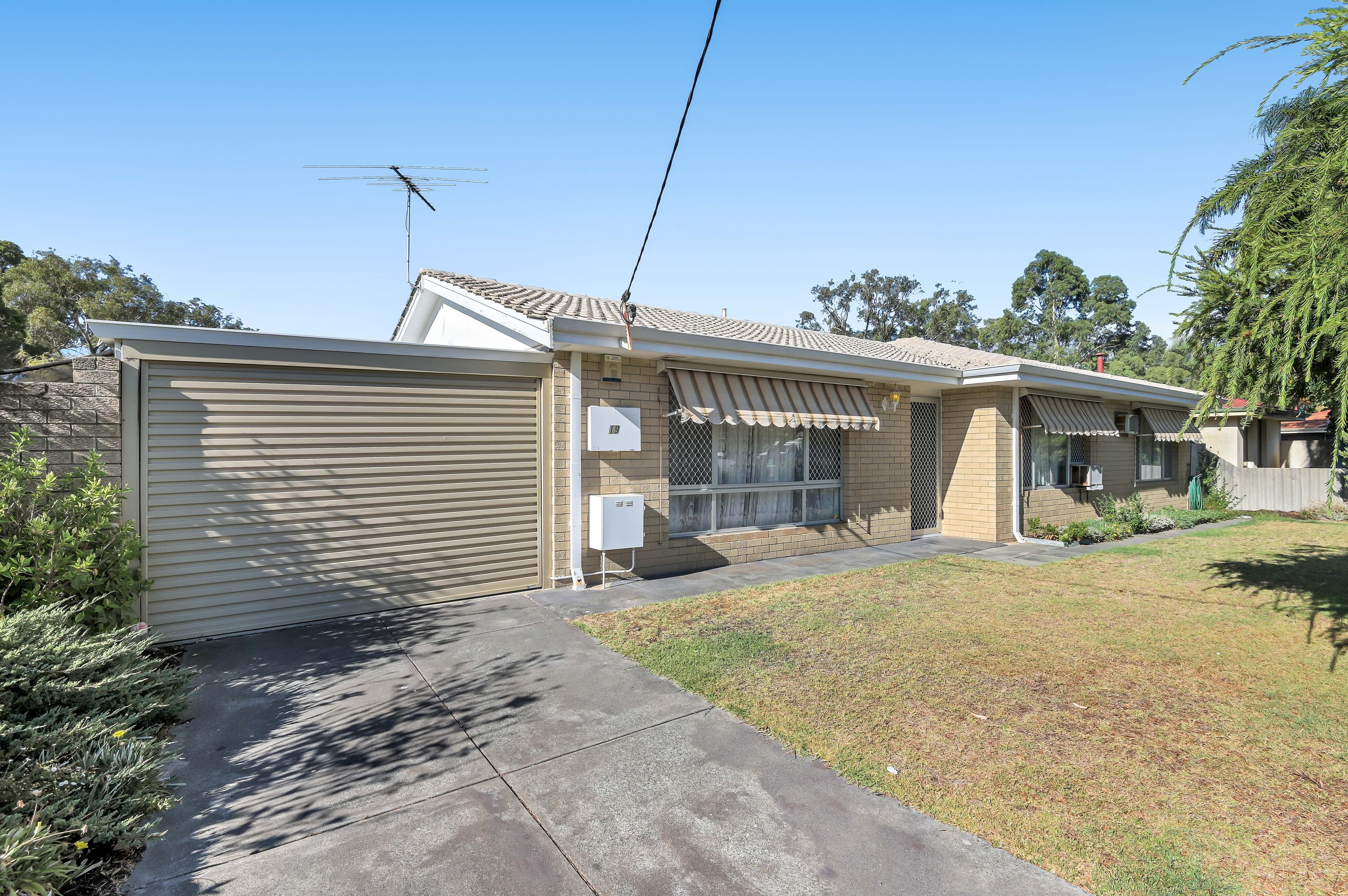 19 Matthew Way, Thornlie WA 6108, Thornlie - Thumbnail 2