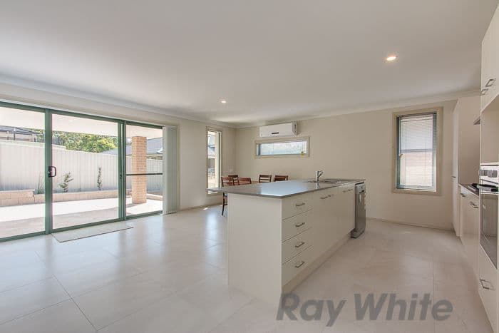 10 Dianella Street, Floraville - Thumbnail 2
