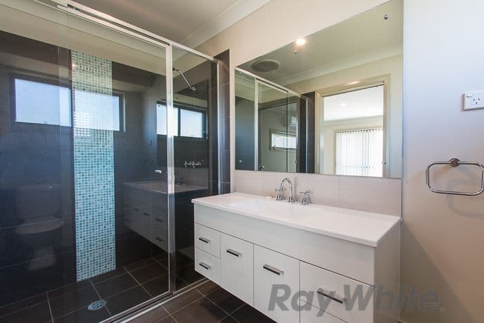10 Dianella Street, Floraville - Thumbnail 6