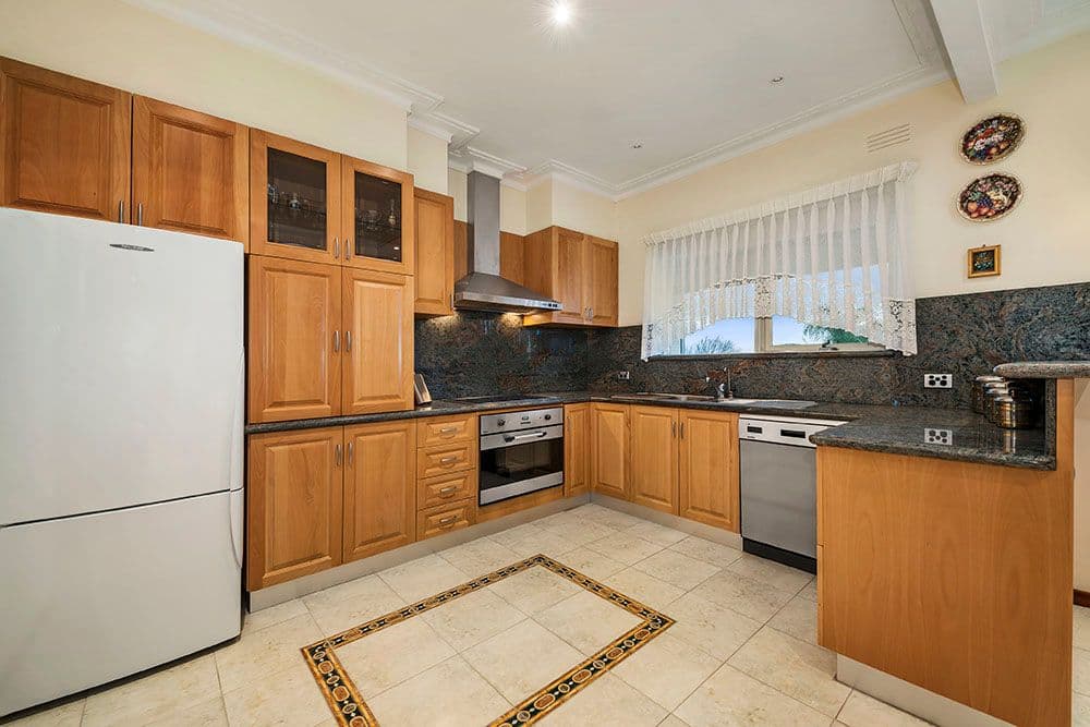 33 Lonsdale Street, BULLEEN VIC 3105, Bulleen - Thumbnail 2